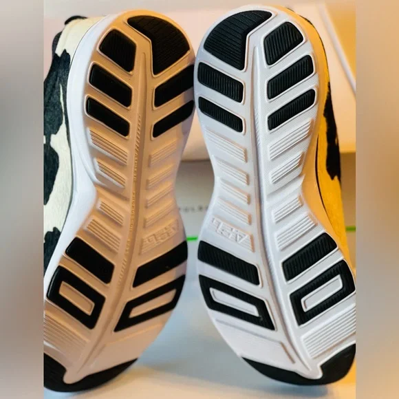 NIB APL WOMENS TECHLOOM PHANTOM BLACK/WHITE ICONIC CALF HAIR SNEAKER SZ 7.5 - Picture 13 of 14